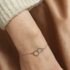 Armband med två hjärtan