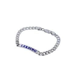 ID armband med blå gravyr