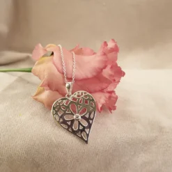 Ornament hjärta halsband