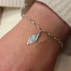 Silverarmband med kläppe som berlock