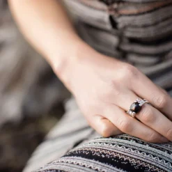 Zornring mellan silver porfyr